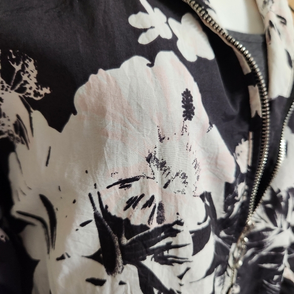 Ashley by 26 International Utility Jacket Floral White & Black Size large - Picture 4 of 16